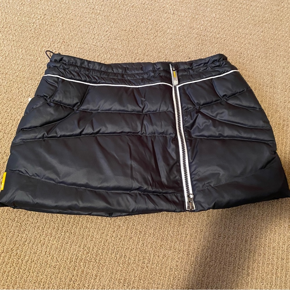 Lolë Cover & Go Skirt, down mini skirt super cute, warm, stylish. Like new